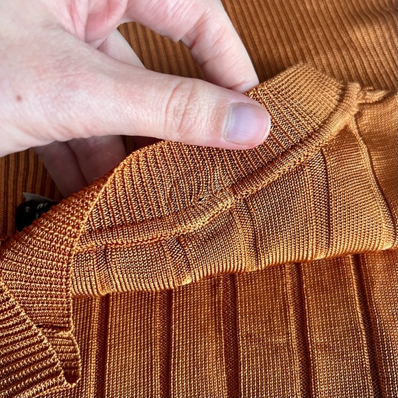 St. John Rib Knit Crewneck Shell - Picture 5 of 6